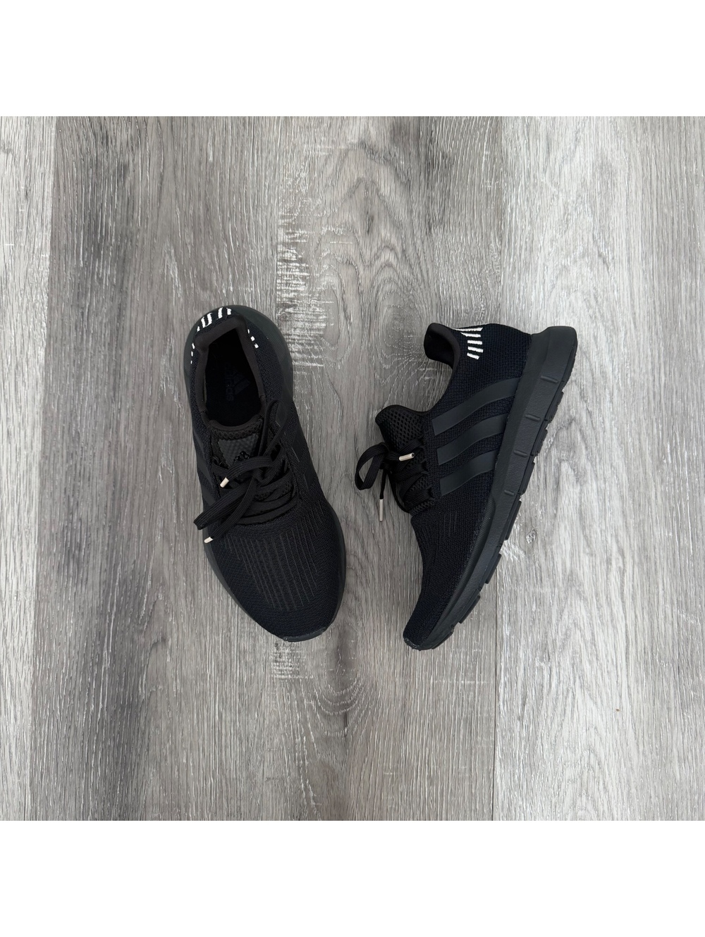 Adidas Men’s Black SWIFT RUN 1.0 SHOES size 6
